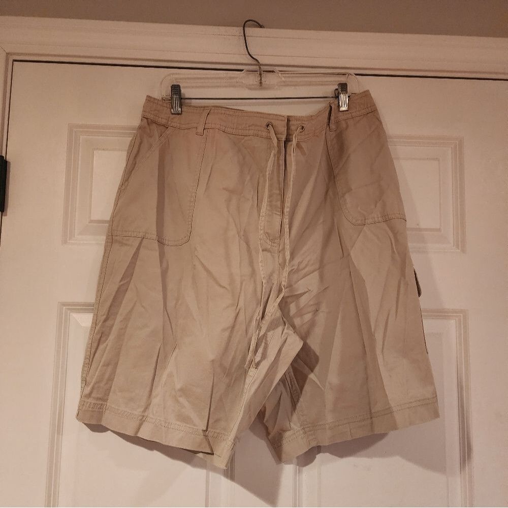 Karen Scott stretchy tan shorts 20W